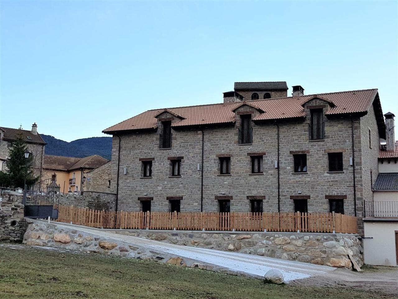 Pensjonat Casa Perez Yebra de Basa Zewnętrze zdjęcie